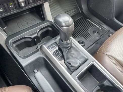 Used 2019 Toyota Tacoma Limited image 30