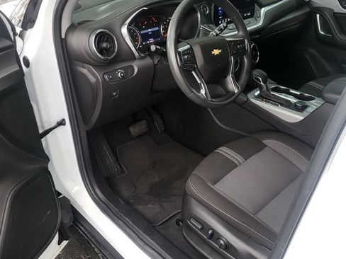 Used 2025 Chevrolet Blazer LT FWD image 3