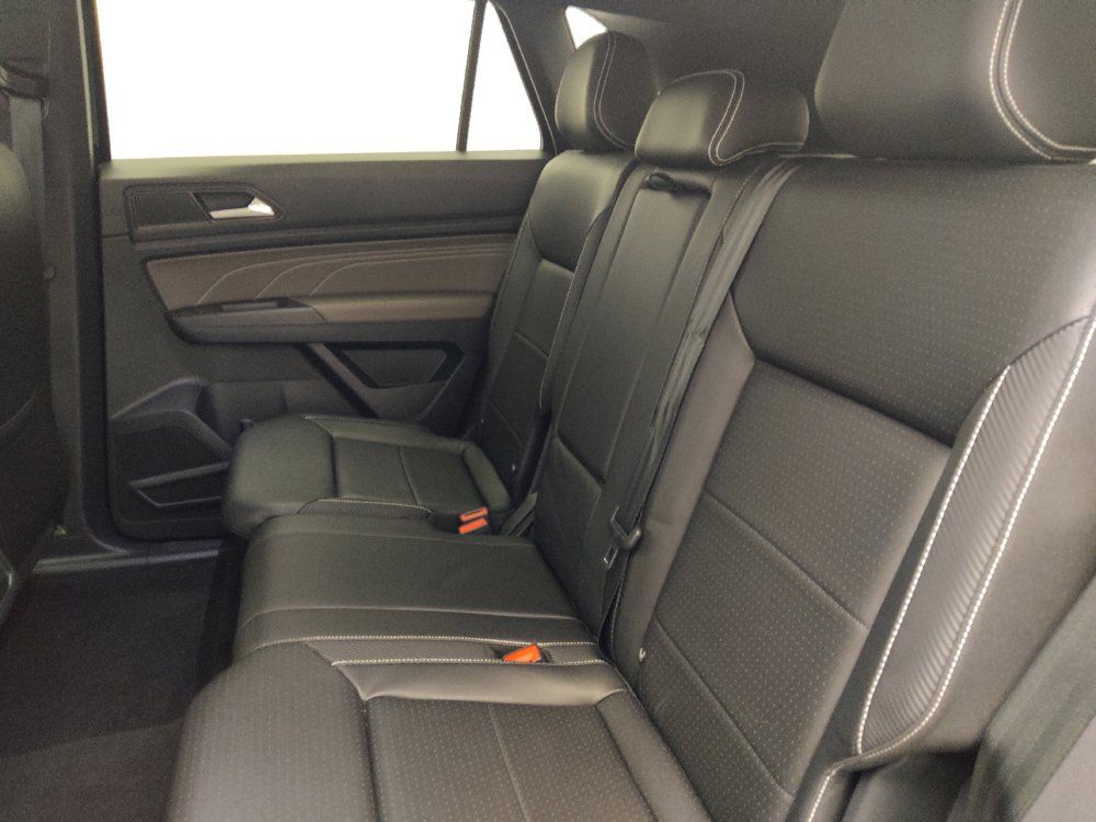 Used 2023 Volkswagen Atlas Cross Sport SE w/ Black Wheel Package FWD image 18