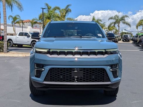 New 2026 Jeep Grand Wagoneer Limited AWD/4WD image 2