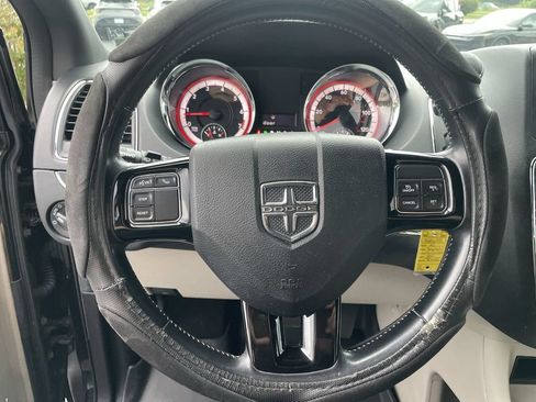 Used 2020 Dodge Grand Caravan SXT FWD image 15