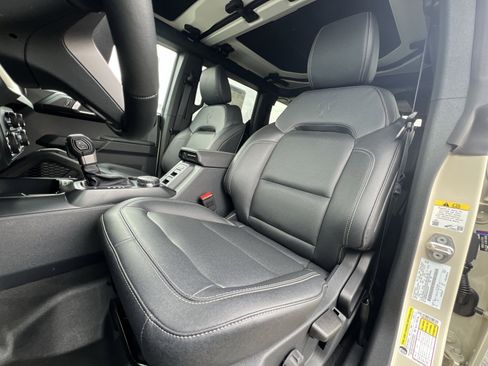 New 2025 Ford Bronco Badlands image 13