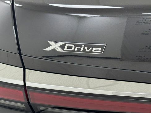 Used 2025 BMW 740i xDrive image 39