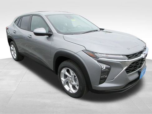 New 2026 Chevrolet Trax LS w/ LS Convenience Package FWD image 7
