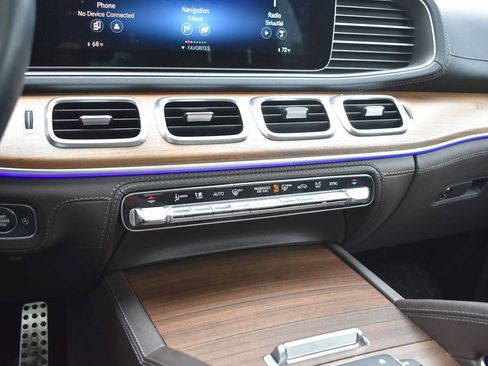Used 2022 Mercedes-Benz GLS 450 4MATIC image 24