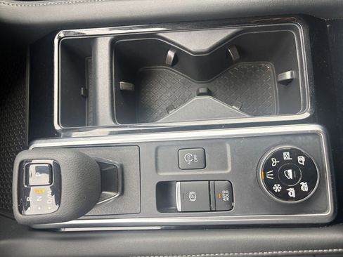 Used 2025 Nissan Pathfinder SV AWD/4WD image 44