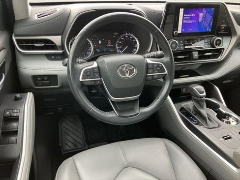 Certified 2023 Toyota Highlander XLE image 15