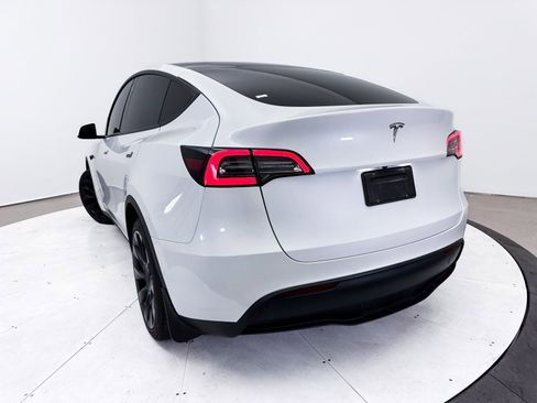 Used 2021 Tesla Model Y Long Range image 8