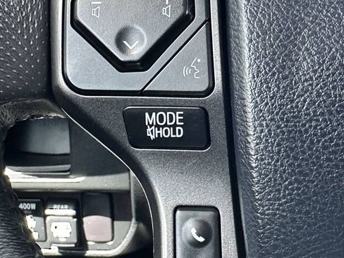 Used 2017 Toyota Tacoma TRD Off-Road AWD/4WD image 39