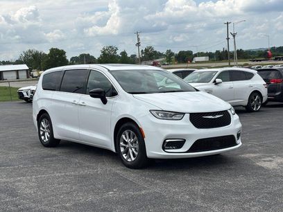 Used 2026 Chrysler Pacifica Limited