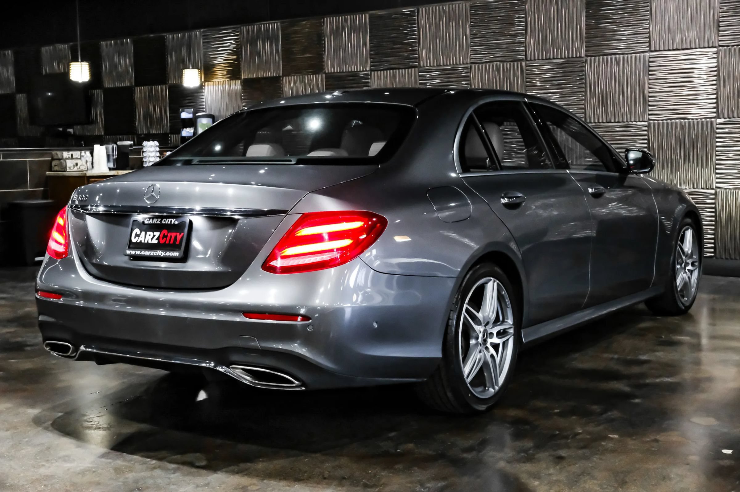 Used 2018 Mercedes-Benz E 300 image 10
