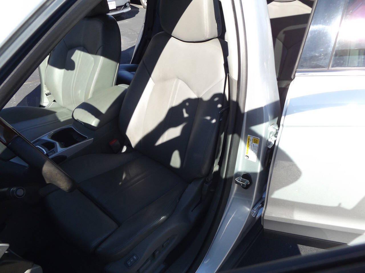 Used 2010 Cadillac SRX Luxury FWD image 13