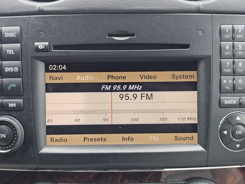 Used 2012 Mercedes-Benz GL 450 4MATIC image 17