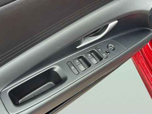 Certified 2025 Hyundai Elantra SE FWD image 11