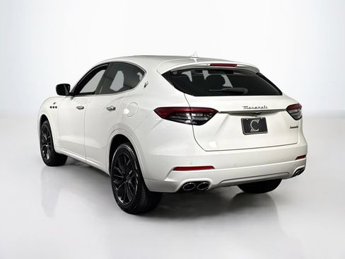 Used 2024 Maserati Levante GT Ultima AWD/4WD image 3