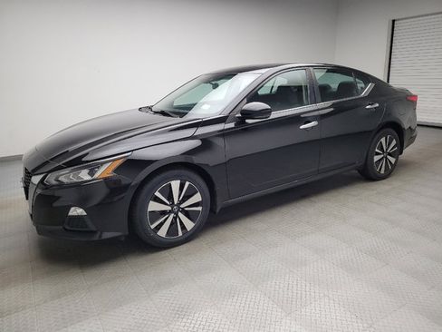 Used 2021 Nissan Altima 2.5 SV w/ SV Premium Package AWD/4WD image 2