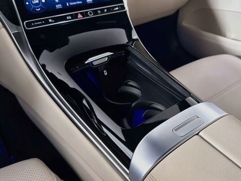 Used 2024 Mercedes-Benz GLC 300 image 6