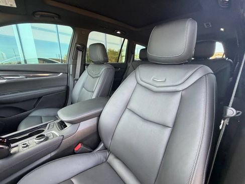 Used 2024 Cadillac XT6 Sport w/ Technology Package AWD/4WD image 11