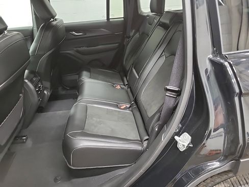 Used 2025 Jeep Grand Cherokee Altitude AWD/4WD image 10