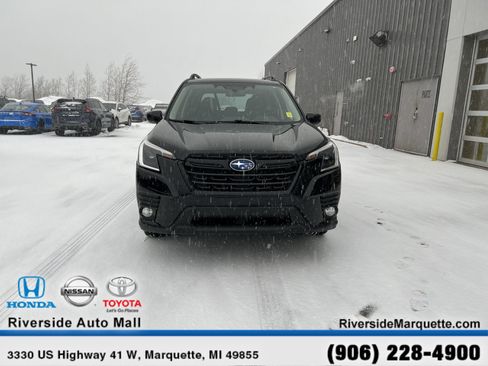 Used 2023 Subaru Forester Premium AWD/4WD image 2
