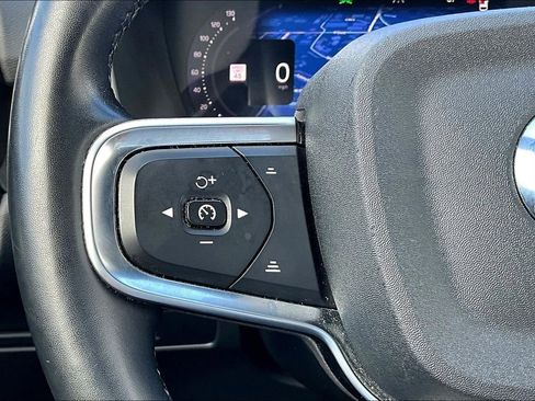Used 2024 Volvo XC40 B5 Core AWD/4WD image 12