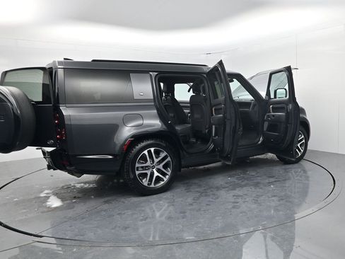Used 2023 Land Rover Defender 130 X-Dynamic SE image 51