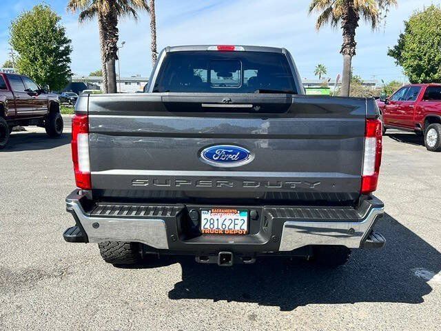 Used 2017 Ford F250 Lariat w/ Lariat Ultimate Package AWD/4WD image 9