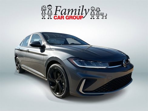 New 2026 Volkswagen Jetta SE image 3