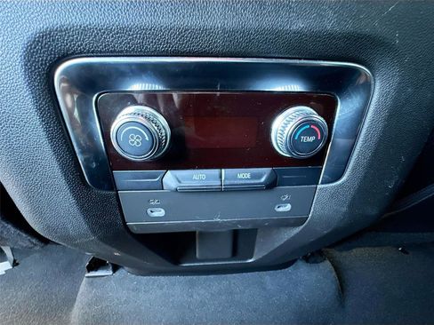 Used 2023 GMC Yukon SLE image 25