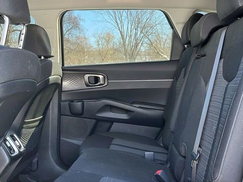 Used 2023 Kia Sorento LX image 17