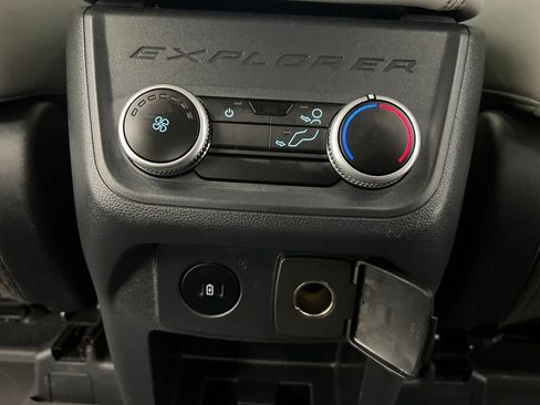 Used 2025 Ford Explorer Active w/ Active Comfort Package image 24