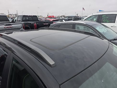 Used 2024 Chevrolet Trax ACTIV w/ Sunroof Package image 2