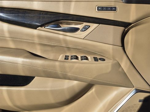 Used 2018 Cadillac Escalade ESV Platinum image 21