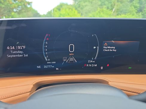 Used 2024 Cadillac XT4 Premium Luxury w/ Technology Package FWD image 19