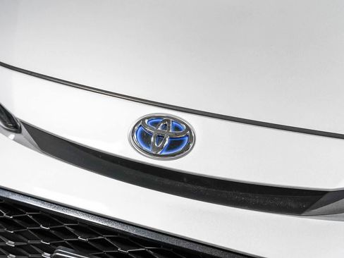 Certified 2023 Toyota Corolla SE w/ Carpet Mat Package (TMS) FWD image 8