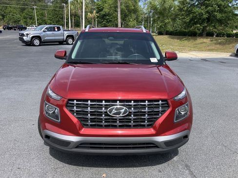Used 2024 Hyundai Venue SEL FWD image 8