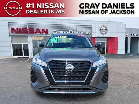 Certified 2025 Nissan Kicks Play S FWD image 2