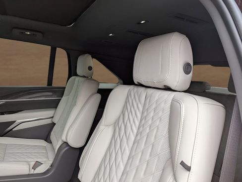 New 2025 Cadillac Escalade IQ Sport 1 w/ LPO, ONYX Package AWD/4WD image 15