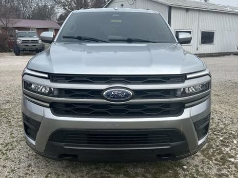 Used 2023 Ford Expedition XLT image 15