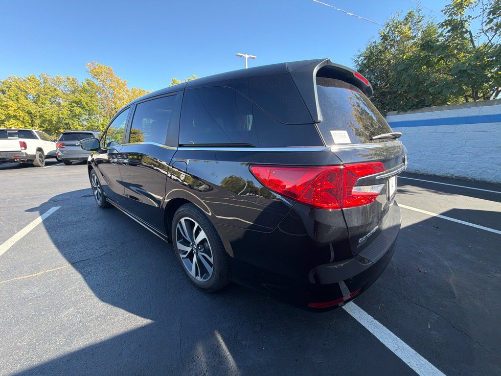 Certified 2024 Honda Odyssey Touring image 3