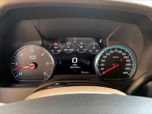 Used 2017 Chevrolet Suburban LT RWD image 26