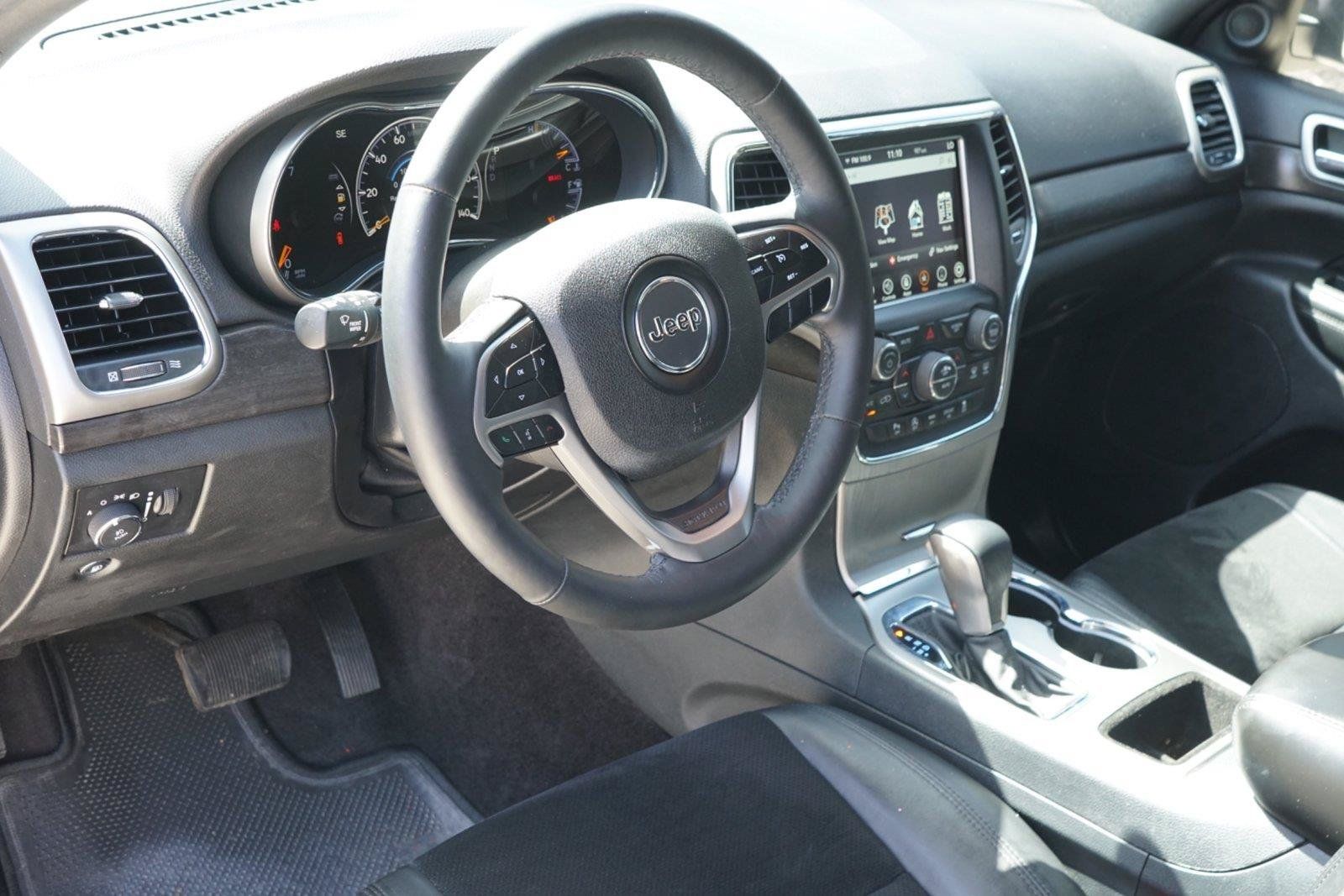 Used 2018 Jeep Grand Cherokee Altitude RWD image 9