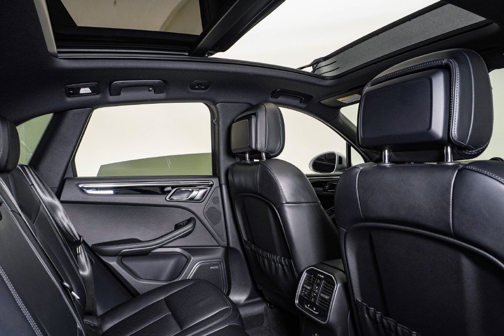 Certified 2026 Porsche Macan AWD/4WD image 16