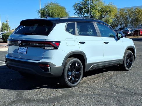 New 2026 Volkswagen Taos SE image 5