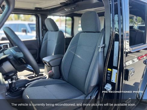 Used 2025 Jeep Wrangler Unlimited Sahara AWD/4WD image 11