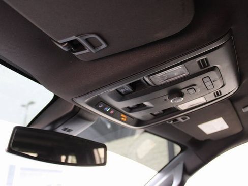 Used 2021 Chevrolet Suburban Z71 image 28