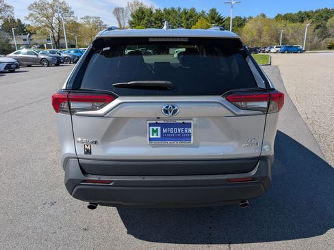 Used 2022 Toyota RAV4 LE AWD/4WD image 4