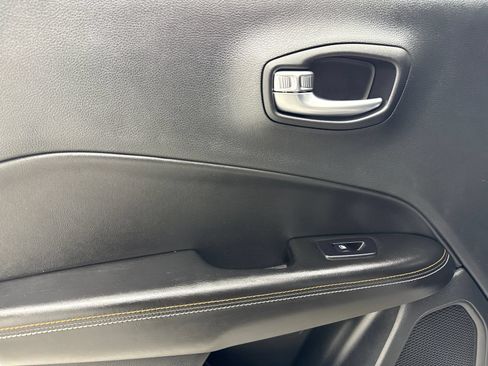 Used 2019 Jeep Compass Latitude w/ Safety & Security Group FWD image 40