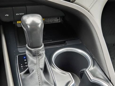 Used 2020 Toyota Camry XLE image 19