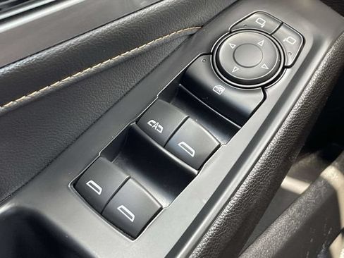 Used 2021 Chevrolet Traverse LT w/ LPO, Floor Liner Package AWD/4WD image 32